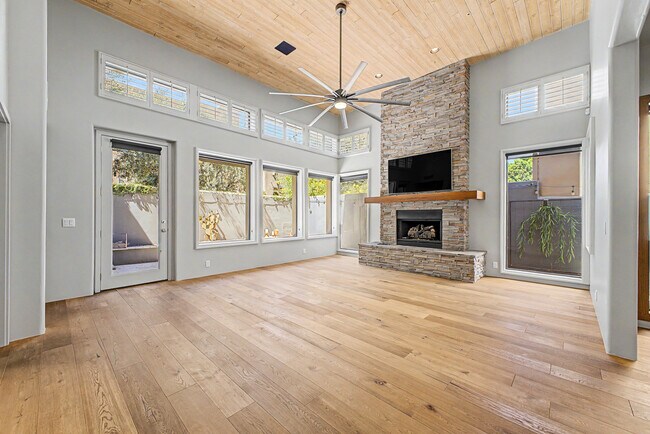 Building Photo - 6711 E Camelback Rd