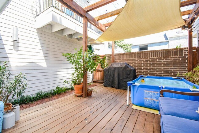 Building Photo - 2600 Nantucket Dr