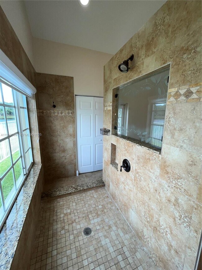 Building Photo - 1127 Laguna Springs Dr