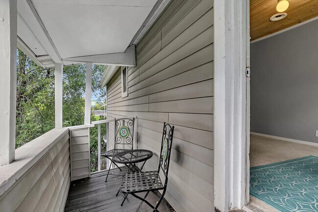 Building Photo - 320 9th Ave N