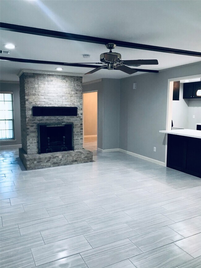 Building Photo - 3110 Springhill Dr