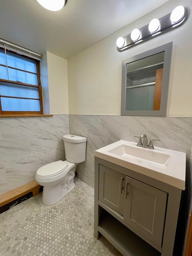 Building Photo - 230 Webster Ave