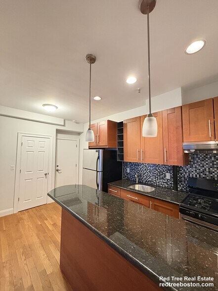 Building Photo - 11 Peterborough St