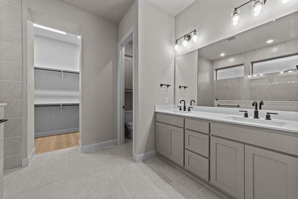 Building Photo - 3320 Abelia St