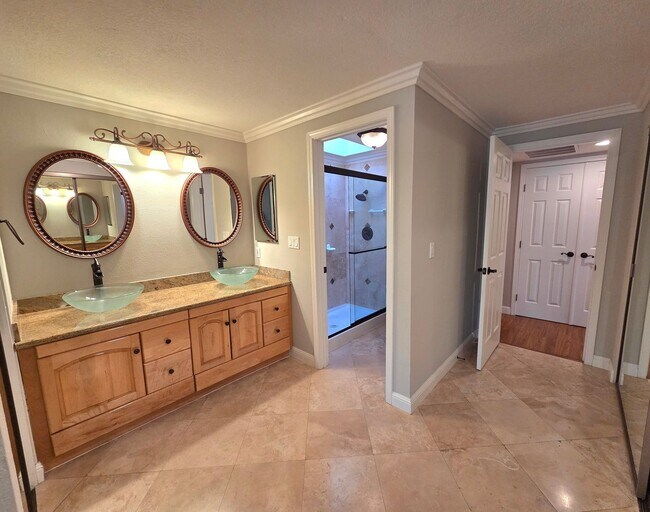 Building Photo - Spacious 3 bedroom 2 bath townhome for rent in Crow Canyon Country Club