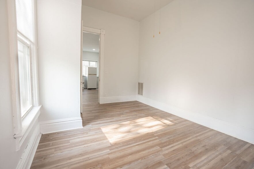 Building Photo - 731 S 7th St