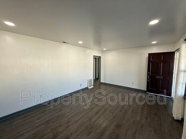 Building Photo - 632 Fir St