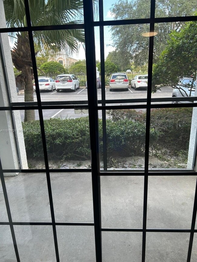 Building Photo - 5550-5550 E Michigan St