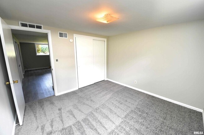 Building Photo - 105 Paradise Ct