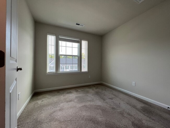 Building Photo - 225 Stonehurst Dr