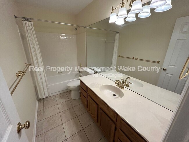 Building Photo - 106 Oak Spring Ct