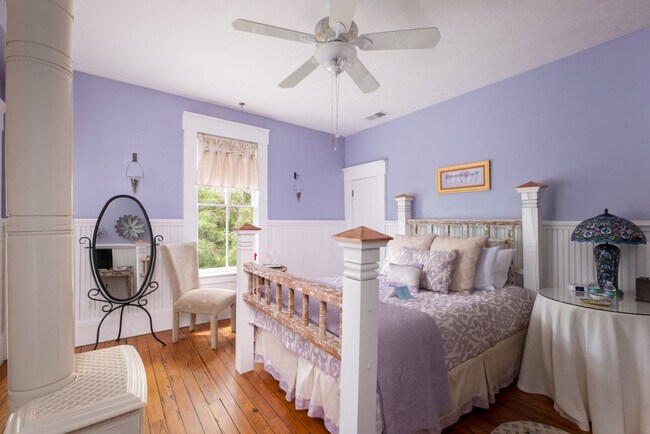 Building Photo - 221 SE 7th St