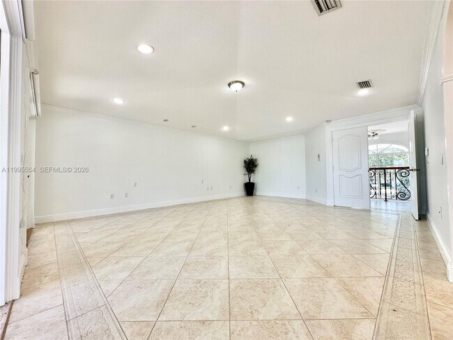 Building Photo - 5023 NW 94th Doral Pl