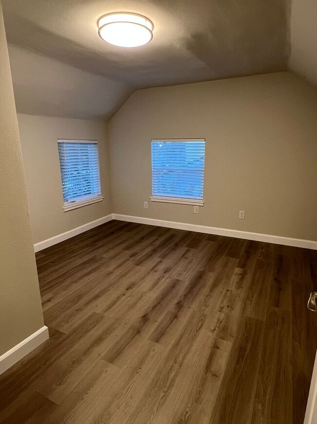 Building Photo - NEWLY REMODELED! 3+ bed, 1.5 bath, a/c, d/w, lots of off street parking!