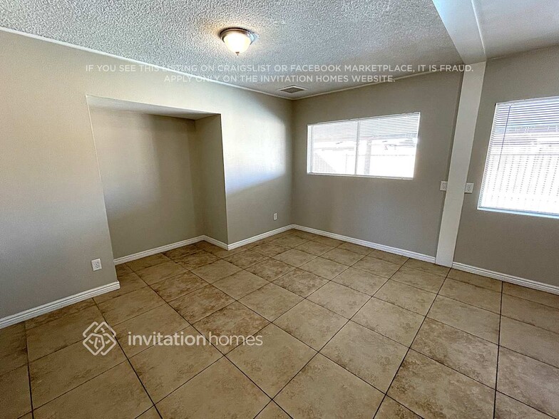 Building Photo - 3416 W Poinsettia Dr
