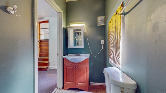 Building Photo - 72 Woodycrest Dr