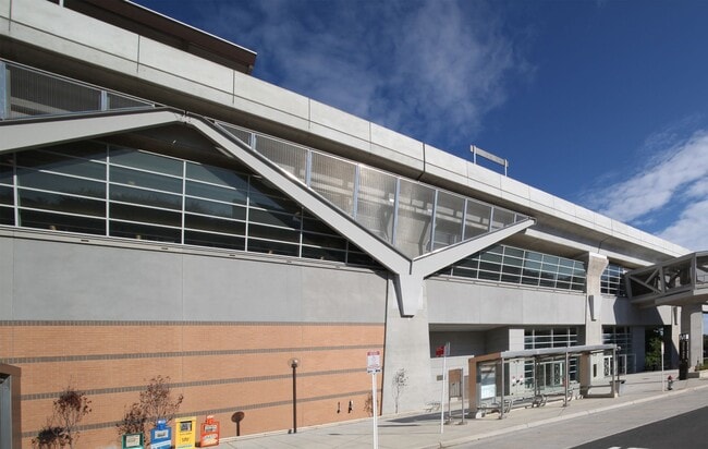 Building Photo - Updated 1br in control access building in Gates of Mclean.