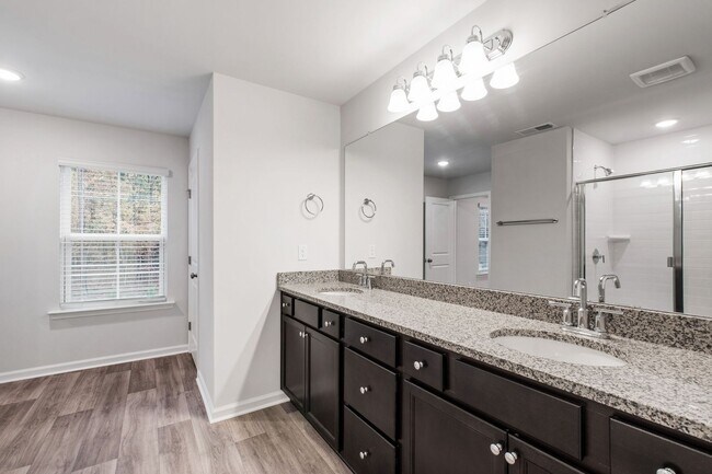 Building Photo - Modern 3-Bedroom Townhome in Solana, Durham!