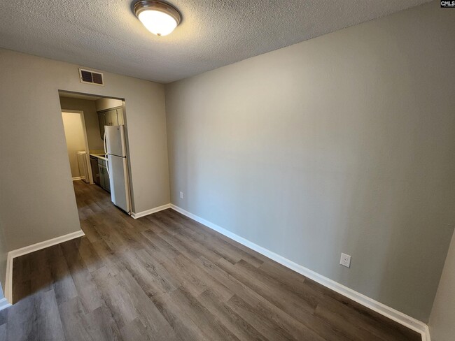 Building Photo - 721 Deerwood St