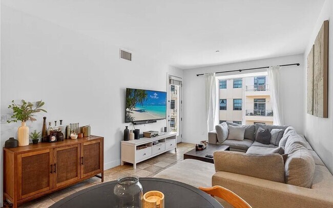 Building Photo - **150 The Promenade N #415 Long Beach** Upstairs Spacious 2 bedroom 2 bath !!2 weeks free OAC!!