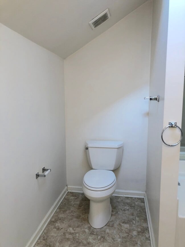 Building Photo - 1301 Whistle Town Ct