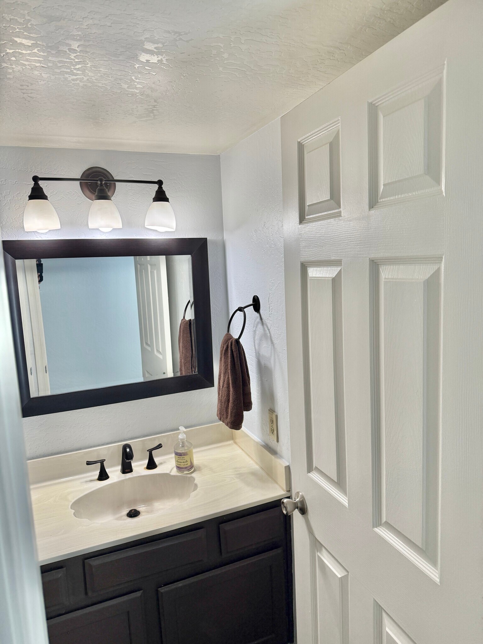 Building Photo - 7800 E Lincoln Dr