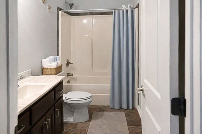 Building Photo - Pet Friendly Three Bedroom with Bonus!