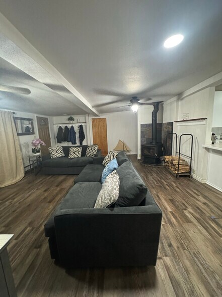 Building Photo - 12831 Brandon St