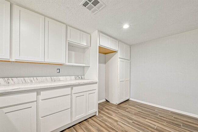 Building Photo - 4418 Knotty Oaks Trail