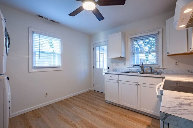 Building Photo - Charming 2 bedroom, 1 bath house