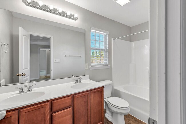 Building Photo - 303 Sinclair Ln
