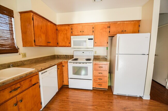 Building Photo - "Charming 3-Bed, 2-Bath Gem in the Heart of Las Vegas - 1311 Sq Ft of Comfort!"