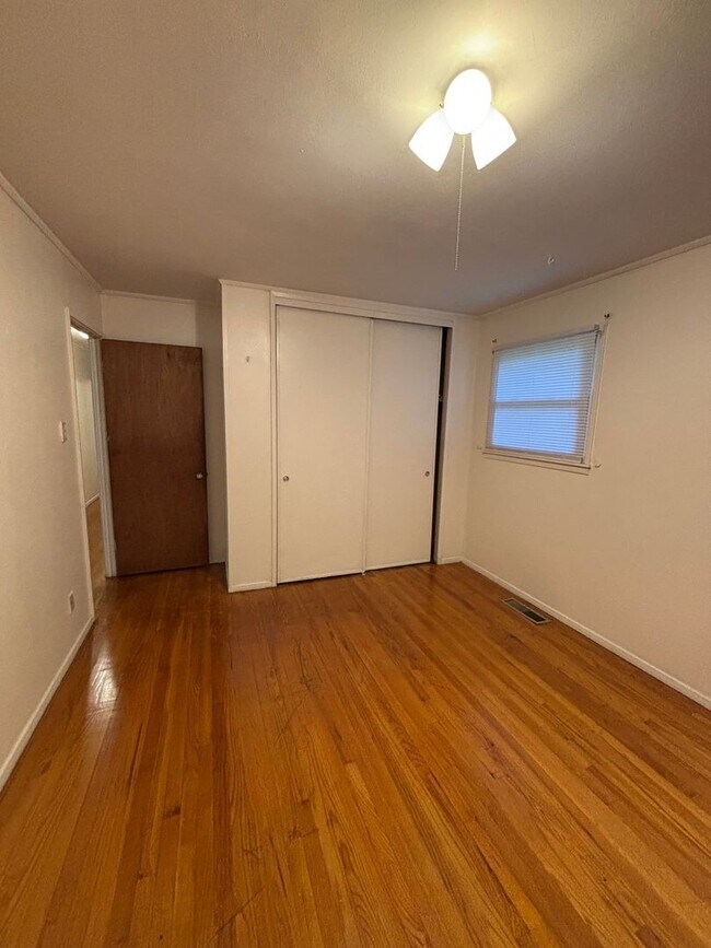 Building Photo - 4108 S Park Dr
