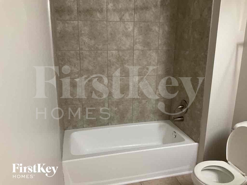 Building Photo - 670 Golden Meadow Dr