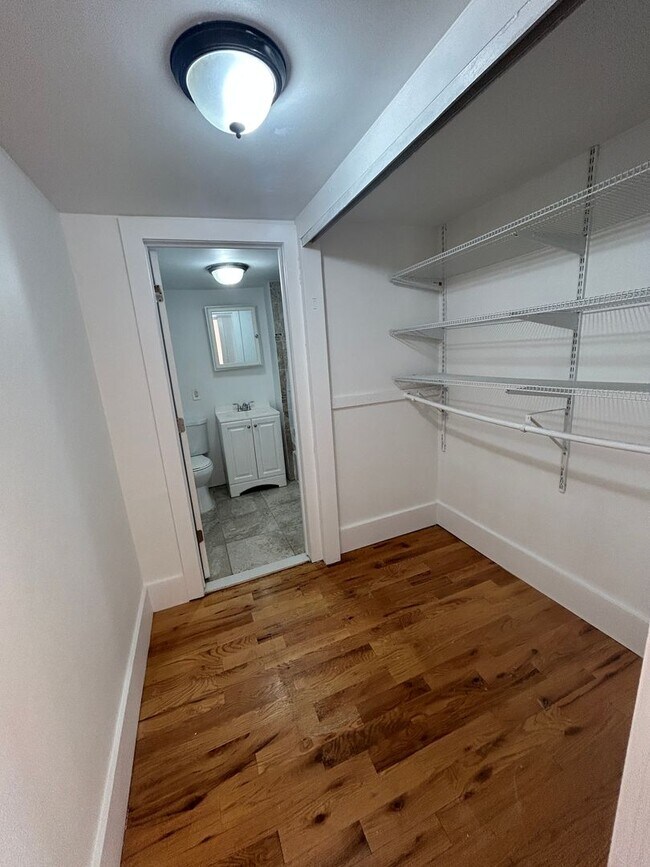 Building Photo - Lovely 4 Bedroom Single Family House in Neptune!