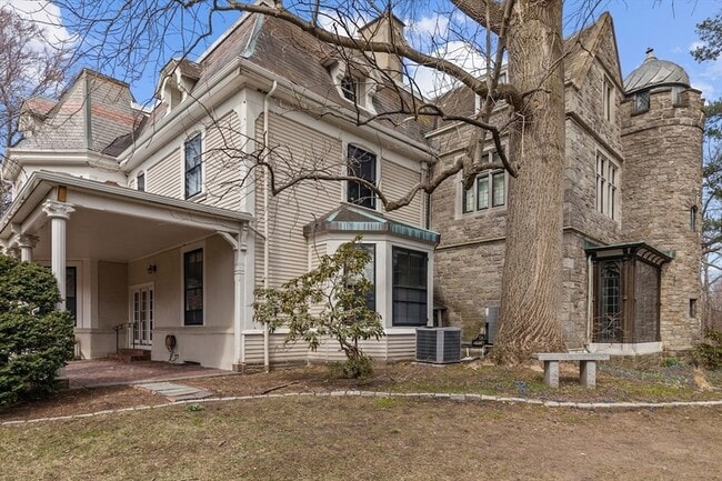 Building Photo - 241 Perkins St