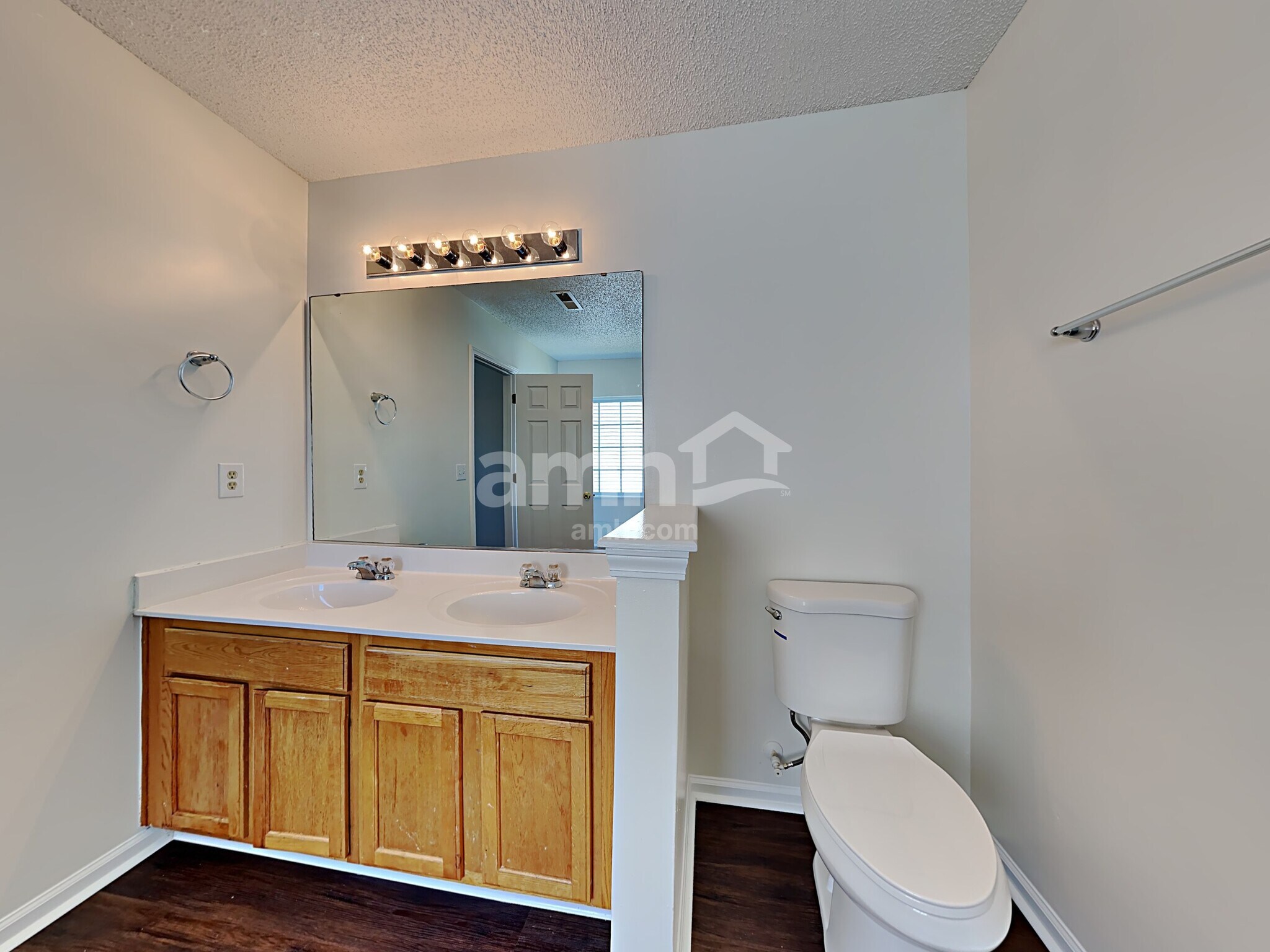 Building Photo - 5069 Thornton Dr