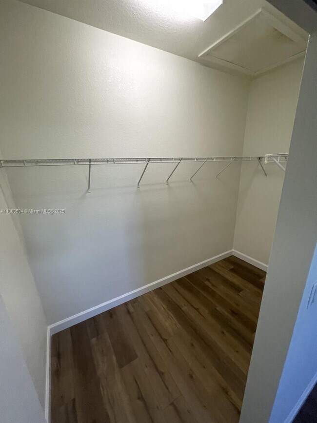 Building Photo - 3501 W 92nd Pl