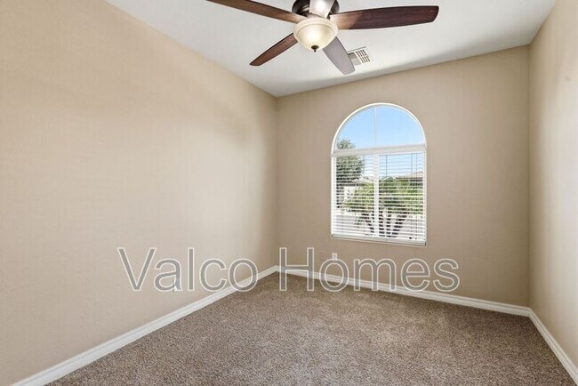 Building Photo - 2717 E Ficus Way