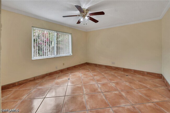 Building Photo - 639 Pompano Dr