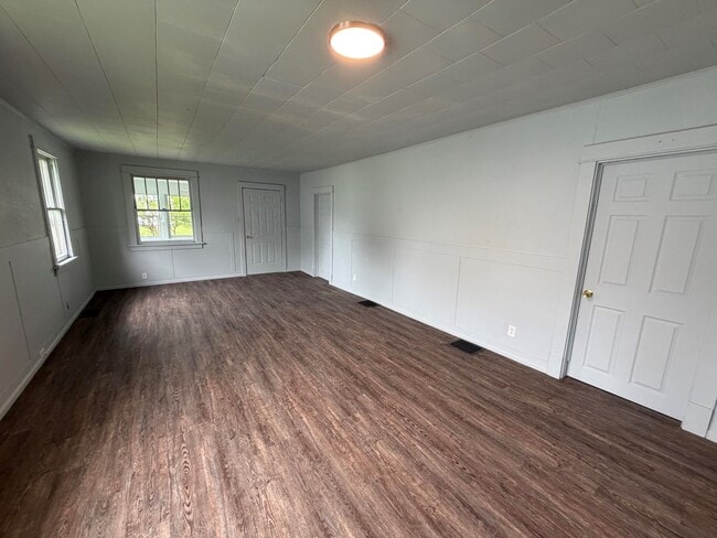 Building Photo - 426 Maple-W