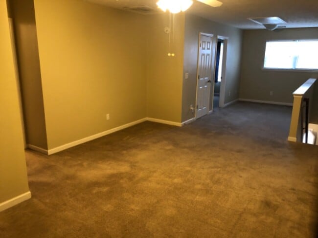Building Photo - 132 Canton Ct