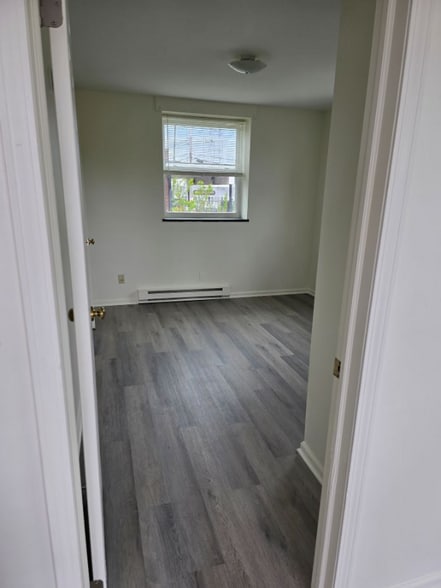 Building Photo - 2 Main St