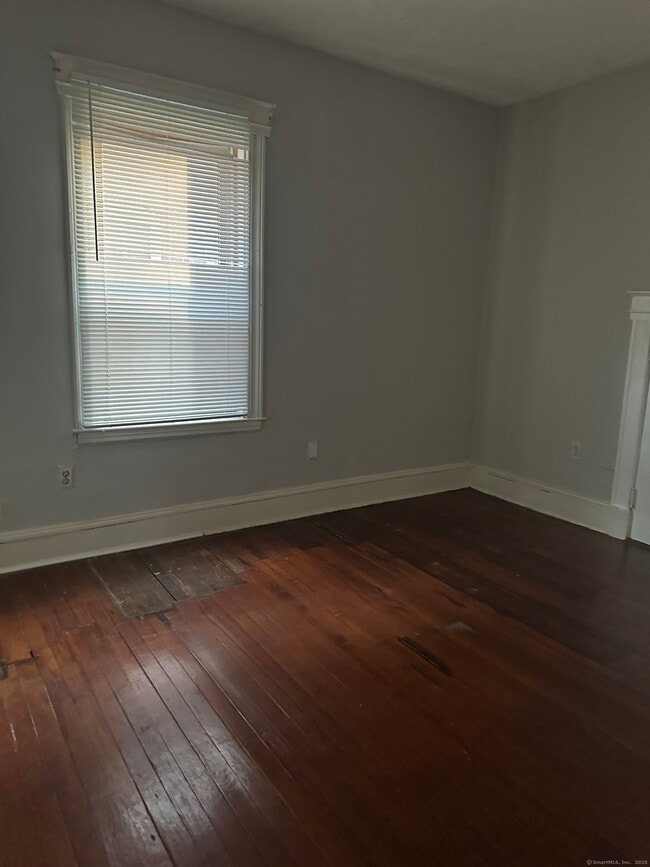 Building Photo - 54 Cabot St