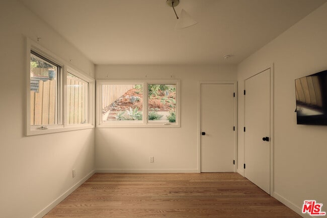 Building Photo - 914 Bienveneda Ave