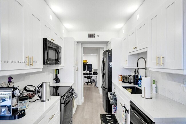 Building Photo - 1201 S Ocean Dr