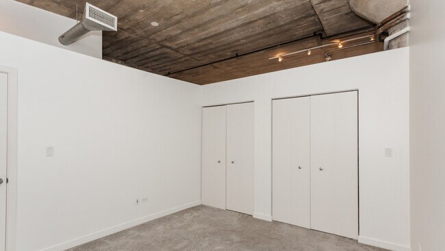 Building Photo - 1110 W 15th St