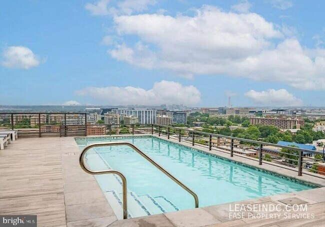 Building Photo - 1211 Van St SE