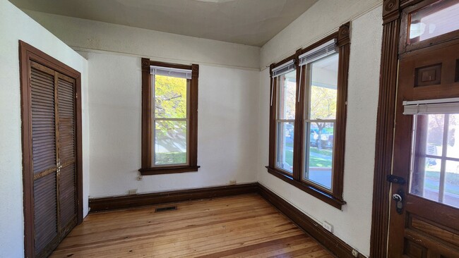 Building Photo - Charming House Near Providence