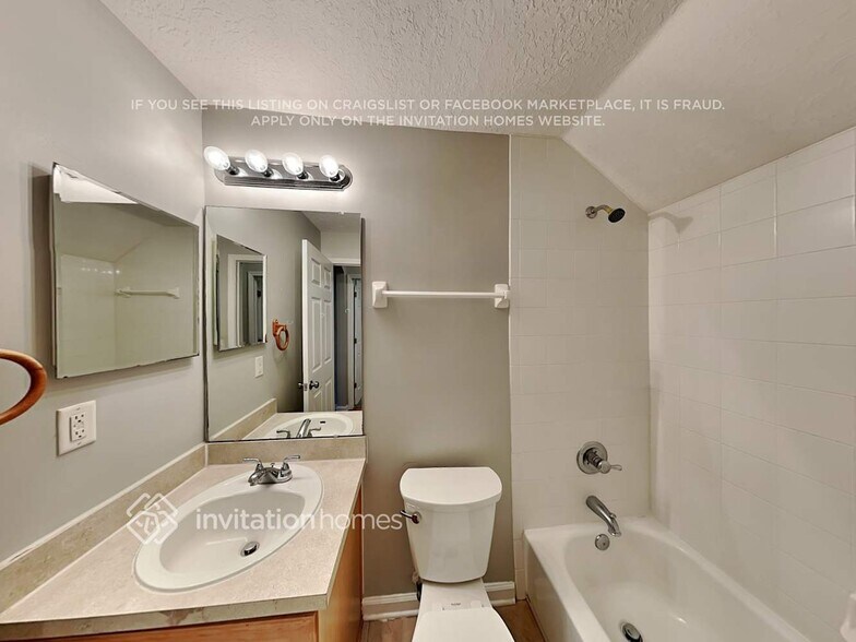 Building Photo - 260 Silver Glen Ave